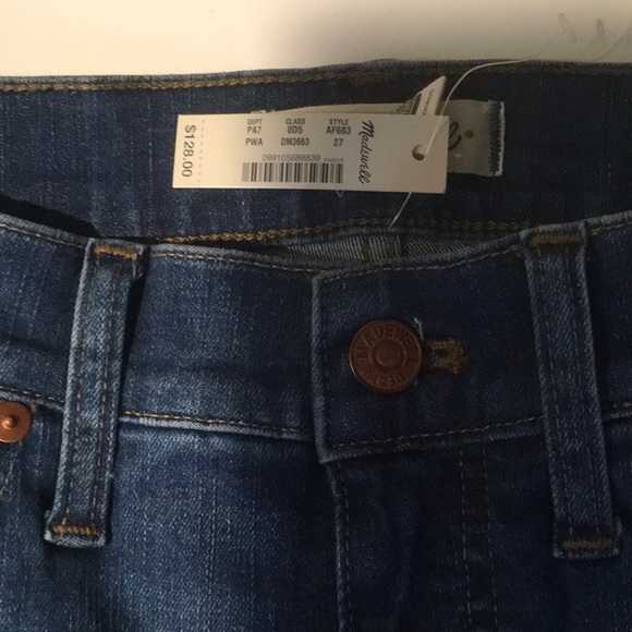 9" Mid-Rise Skinny Jeans in Pendale Wash - Picture 5 of 5